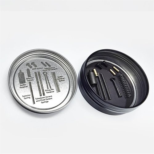 El kit OH SH#T de RISE ARMAMENT organiza las piezas más comunes del AR-15 en una base magnética, ¡sin derrames y fácil de identificar! Perfecto para tu bolsa de tiro.