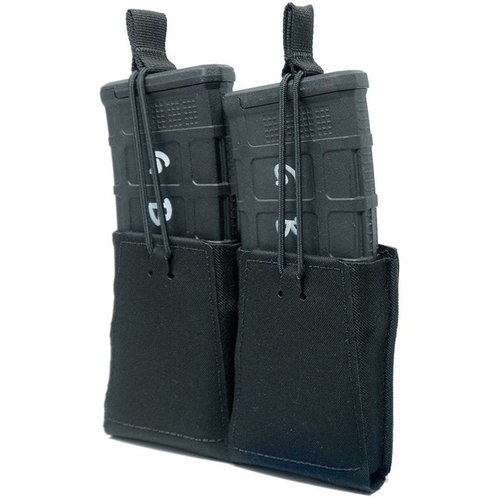 La funda de doble cargador de GBRS Group es compatible con MOLLE/BELT, tiene retención bungee ajustable y permite un acceso rápido a tus cargadores AR-15/AK-47.
