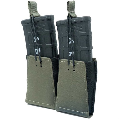 La funda de cargador doble GBRS Group es compatible con MOLLE, tiene retención bungee ajustable y permite un acceso rápido a tus cargadores AR-15/AK-47.