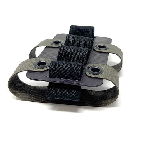 El SHOTGUN SHELL SLEEVE de GBRS Group es ligero y duradero, ideal para almacenar cartuchos de escopeta, asegurando un acceso rápido y recarga eficiente.