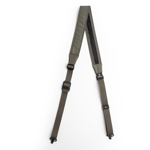 La SIERRATAC REVERSO Sling ofrece ajuste rápido, comodidad con su almohadilla removible y durabilidad con su banda de retención, ideal para operaciones reales.