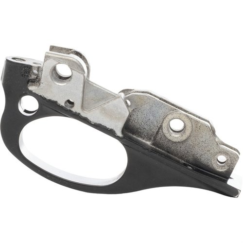 Mejora o reemplaza el disparador de tu Remington 552/572 con esta Trigger Plate Assembly de calidad OEM, acabado en negro brillante y compatible con seguridad cruzada.