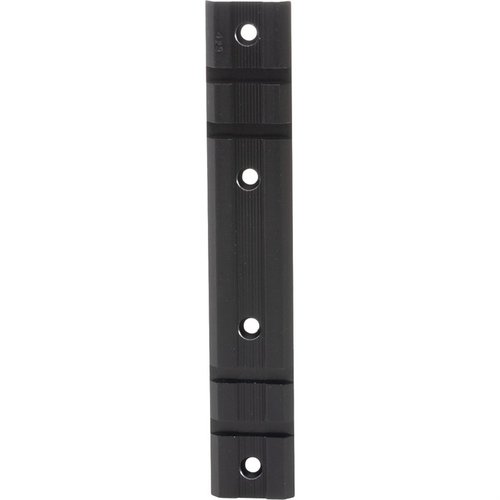 Mejora tu Remington 870/11-87 Super Magnum con este riel Picatinny negro, resistente y preciso, que permite una instalación fácil y segura de ópticas.