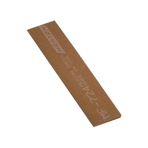 Las piedras INDIA STONES de Norton son ideales para afilar y pulir, cortan más rápido que las Arkansas y llegan a los rincones más difíciles gracias a su diseño.