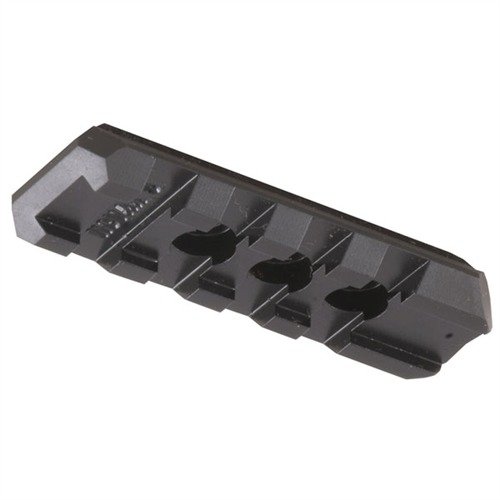 El riel táctico 1911 de NOVAK permite montar luces y láseres de forma segura y precisa, manteniendo el control al alcance de tu mano y sin interferir con la holster.