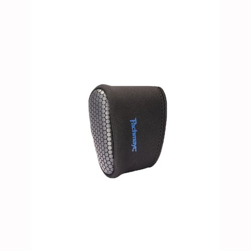 El SHOCK SHIELD GEL SLIP ON PAD de PACHMAYR reduce drásticamente el retroceso, se adapta a la mayoría de rifles y escopetas, es fácil de poner y quitar, y su textura antideslizante protege tu arma.
