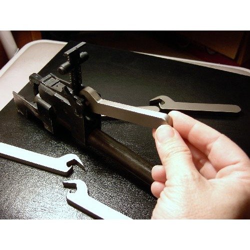 Cambia fácilmente la mira trasera de tu AK-47 o SKS sin dolor con la herramienta AK47 Campy Bob de Power Custom, fabricada para durar y ser precisa.