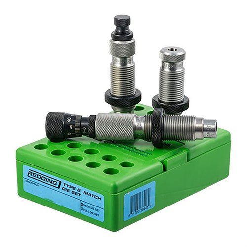El Type S Match Bushing Neck Die Set de Redding incluye un die de ajuste, un Body Die y un Competition Seating Die, garantizando precisión y calidad en tus recargas.