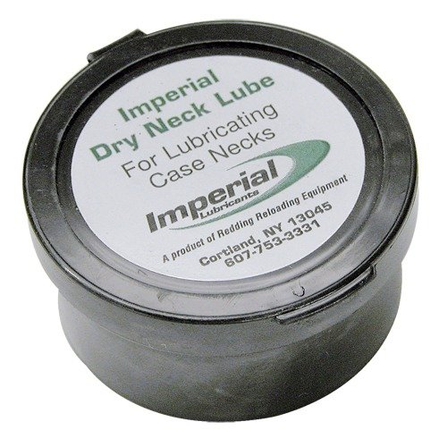 El IMPERIAL DRY NECK LUBE de REDDING reduce el chatter y la fricción en el die de sizing, sin contaminar la pólvora. Ideal para un acabado perfecto.