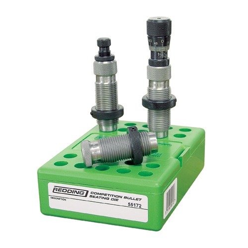 El set Competition Pro de Redding incluye un die de sizing de Titanio Carbide, un die de seating con ajustes micrométricos y un die de crimpado para recargas precisas.