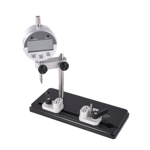 El medidor de concentricidad Sinclair es fácil de usar, preciso, acepta cartuchos hasta 50 BMG y permite ajustes rápidos para lecturas exactas.