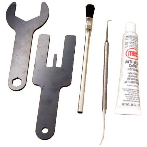 El MEC Maintenance Kit incluye todo lo necesario para mantener tu MEC reloader en óptimas condiciones: lubricante anti-seize, pick, cepillo, Column Spring Lifter y Closure Nut Wrench.