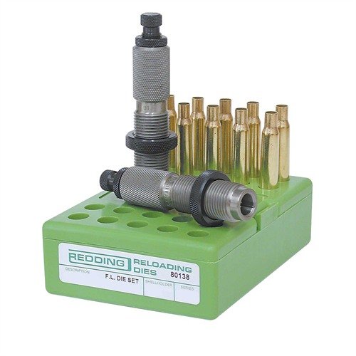 Los juegos de dies Redding FL incluyen un die de tamaño completo y un die de asientos estándar, perfectos para recargar tus cartuchos 30 M1 Carbine con precisión.