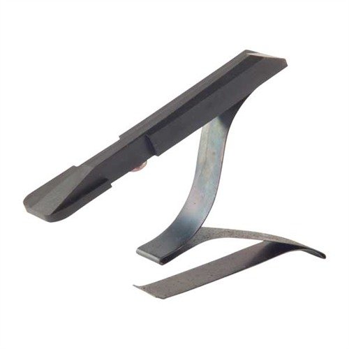 Mejora la alimentación de tu rifle con el MAGAZINE FOLLOWER ASSEMBLY de SAVAGE, compatible con 110/111/112/112BT Top Loading para un rendimiento óptimo.