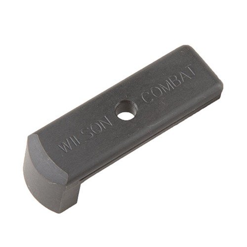 El base pad de acero de bajo perfil para los cargadores ETM de Wilson Combat ofrece durabilidad y un diseño compacto, ideal para mejorar tu experiencia de tiro.