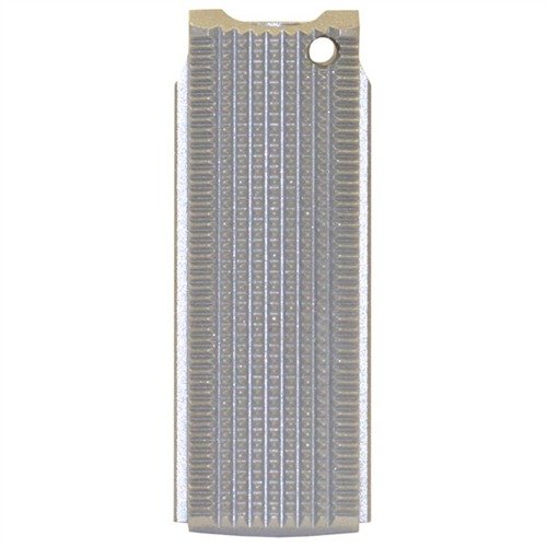 El housing de muelle 1911 de Wilson Combat ofrece una sujeción antideslizante con su checkering profundo, ideal para un agarre firme y seguro en tu 1911.